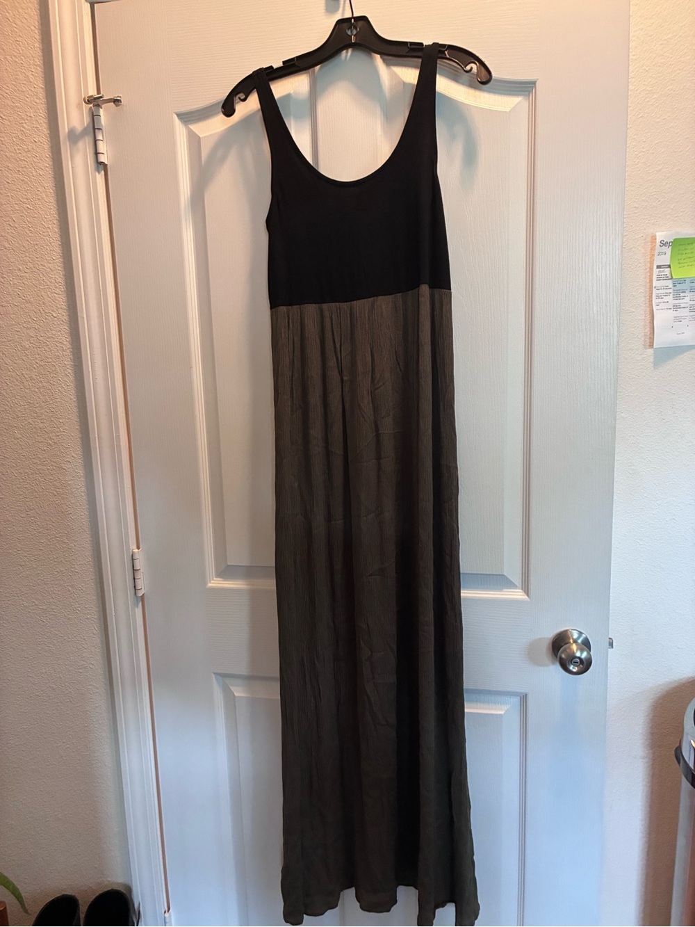 Sleeveless Loft Two-Tone Maxi Dress in Black and Olive XS runs big